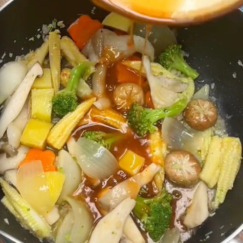 Step 3 Stir-fry vegetables Grilled tofu in foil using the oven (Recipe shared by Tiktok Vegetarian Kitchen XANH)