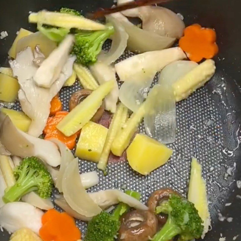 Step 3 Stir-fry vegetables Grilled tofu in foil using the oven (Recipe shared by Tiktok Vegetarian Kitchen XANH)