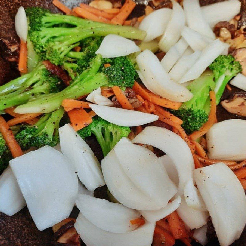 Step 2 Stir-fried vegetables Carrot broccoli stir-fry