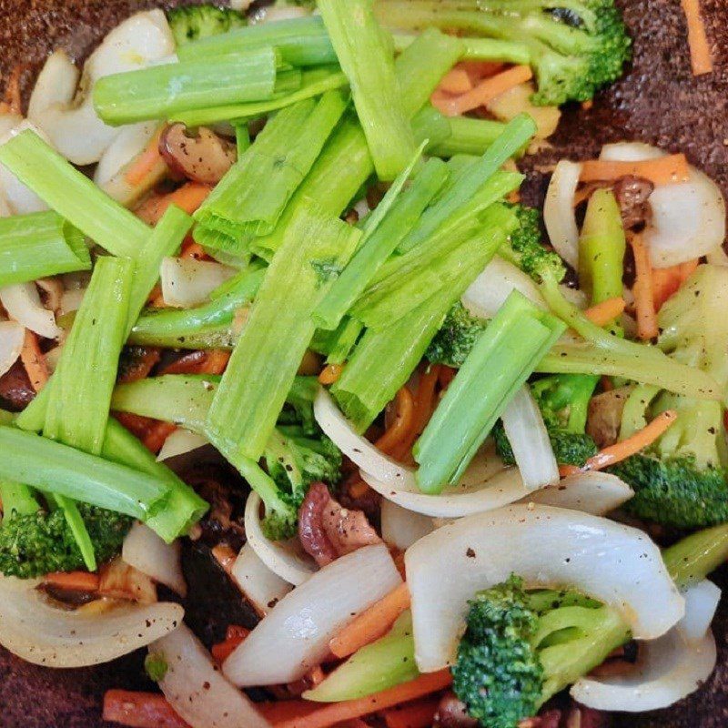 Step 2 Stir-fried vegetables Carrot broccoli stir-fry