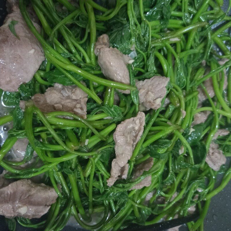 Step 3 Stir-fried water spinach with beef Stir-fried water spinach with beef