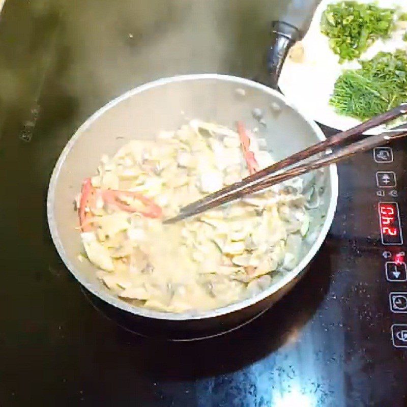 Step 2 Stir-Frying Lemongrass and Chili for Stir-Fried Clams with Lemongrass and Chili