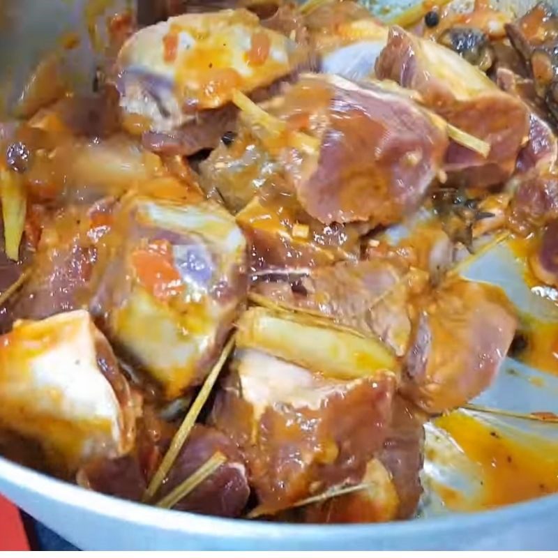 Step 4 Sauté the beef tongue Beef tongue stewed with green pepper