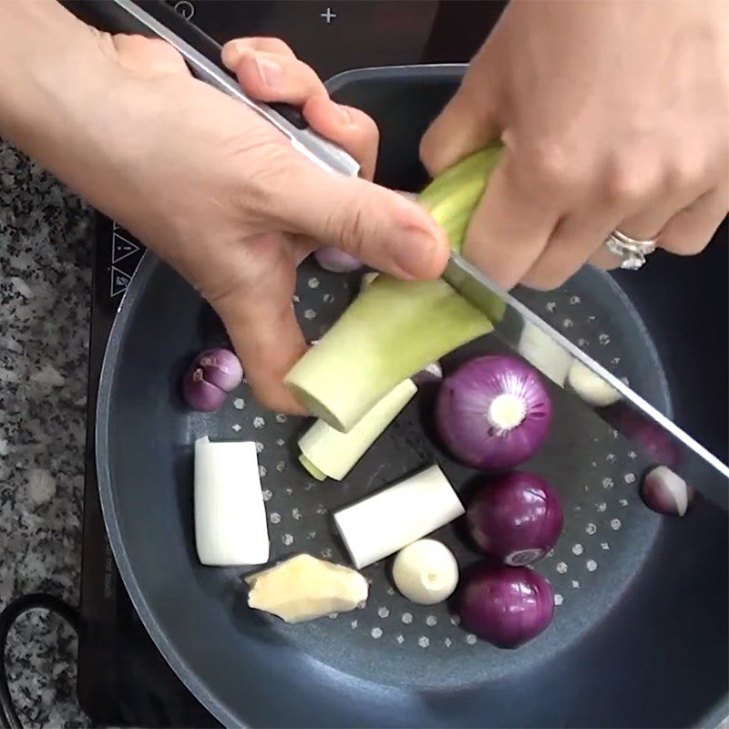 Step 2 Stir-fry the ingredients for Mushroom Beef Stew