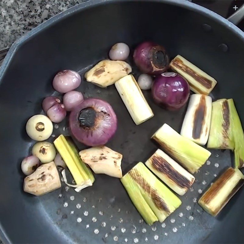 Step 2 Stir-fry the ingredients for Mushroom Beef Stew