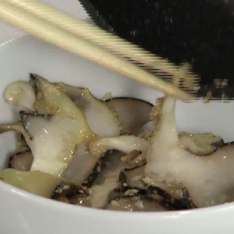 Step 4 Sauté the snails briefly Guava Salad with Snails