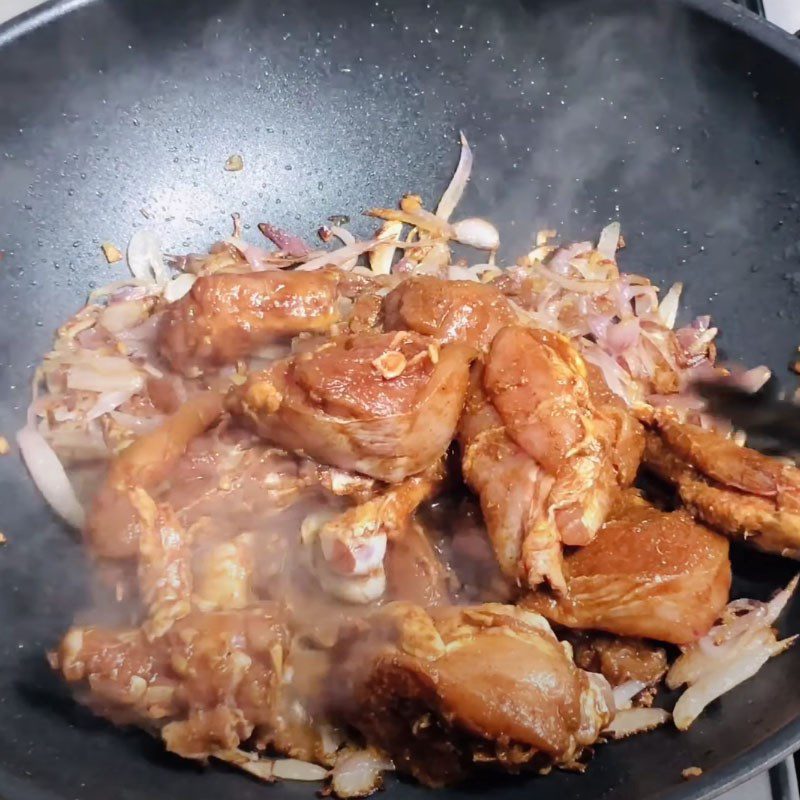 Step 4 Sautéing the chicken Chicken curry with fresh milk