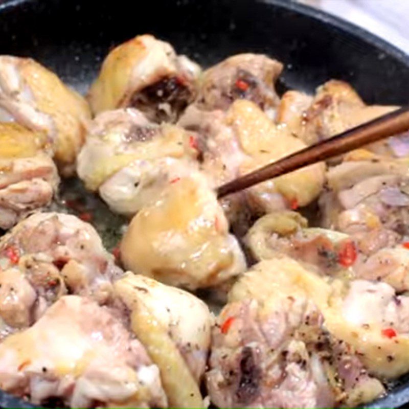 Step 3 Sauté the chicken Braised chicken with basil
