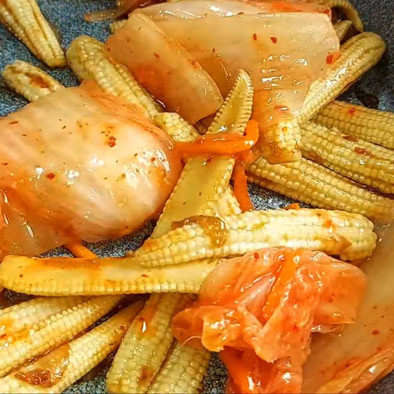 Step 2 Sauté with mixed sauce Vegetarian noodles with kimchi