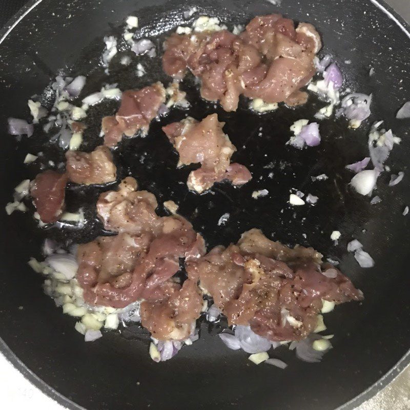 Step 3 Stir-fry kohlrabi with pork Stir-fried kohlrabi with pork