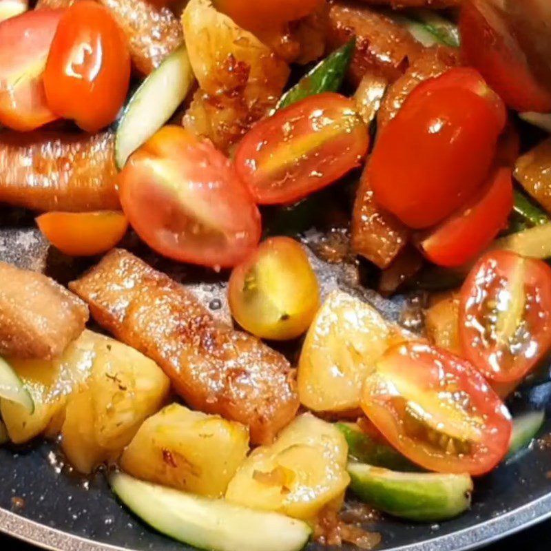 Step 3 Stir-fried ribs Sweet and sour vegetarian ribs from tender ribs