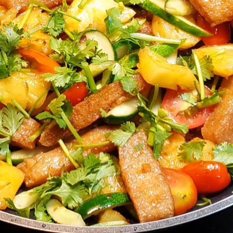 Step 3 Stir-fried ribs Sweet and sour vegetarian ribs from tender ribs