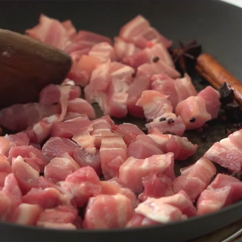 Step 3 Stir-fried pork belly Pork belly braised in soy sauce