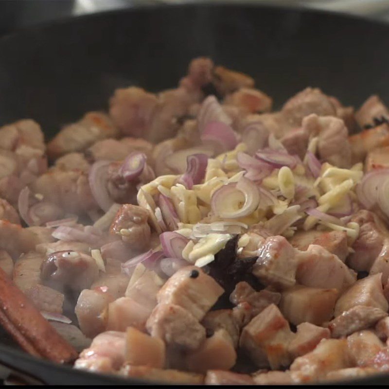 Step 3 Stir-fried pork belly Pork belly braised in soy sauce