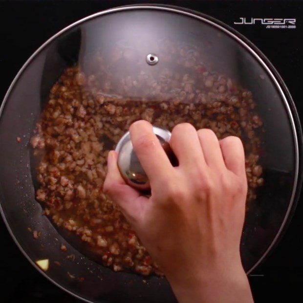 Step 1 Stir-frying minced meat for Mixed Pho