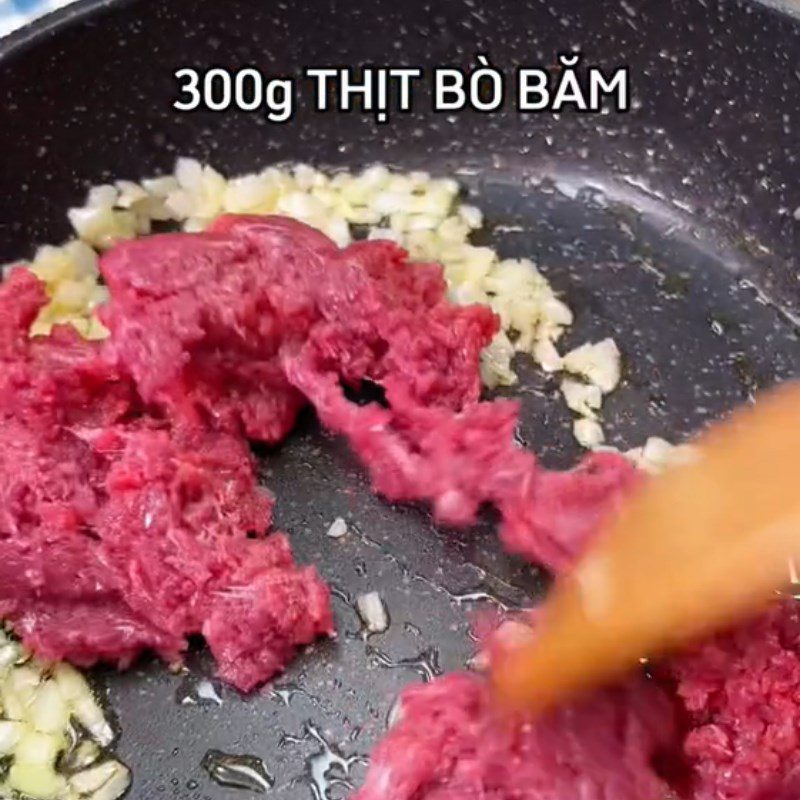 Step 1 Sauté beef Fried beef sandwich (Recipe shared from Tiktok into the kitchen with TasteVN)