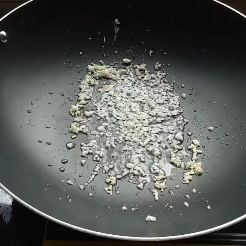 Step 3 Stir-fried beef Beef stir-fried with rice paddy herb