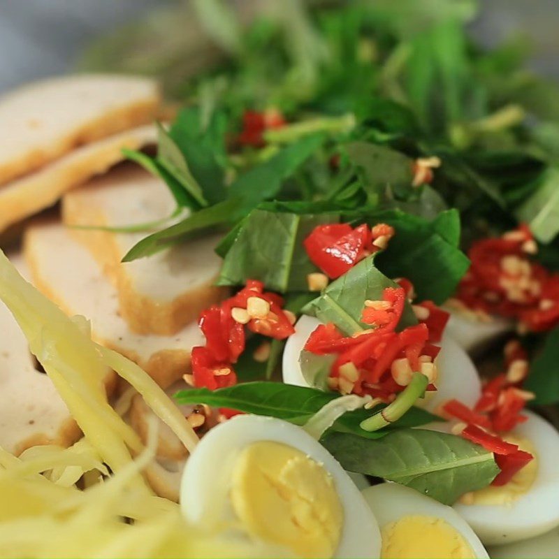 Step 4 Mixing the dish Rice noodles mixed with tamarind sauce