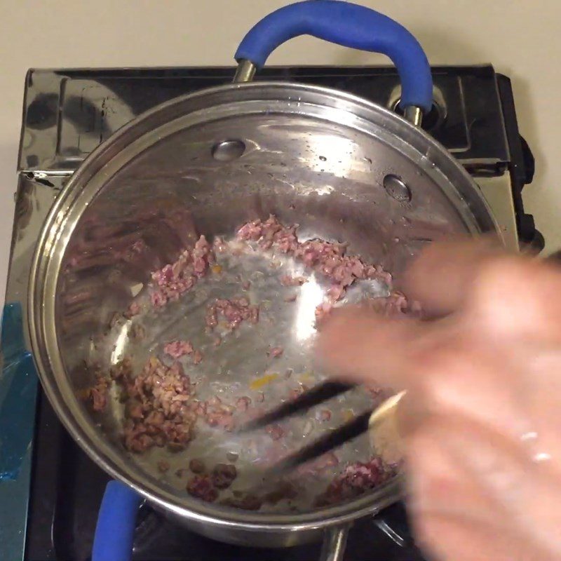 Step 3 Stir-fry beef Potato beef porridge