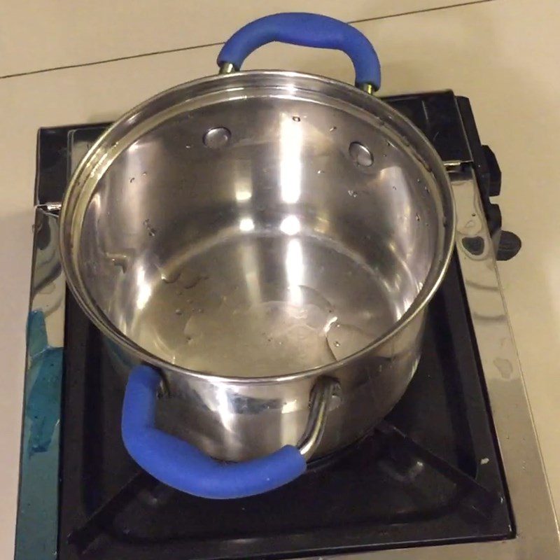 Step 3 Stir-fry the beef for Beef and Potato Porridge