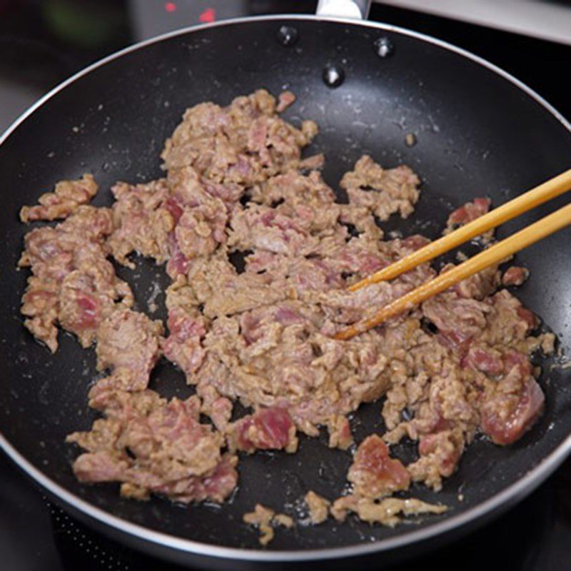 Step 3 Stir-fry beef Stir-fried mustard greens with garlic