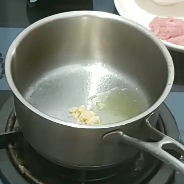 Step 2 Stir-fry beef with tomatoes for beef tomato porridge for babies
