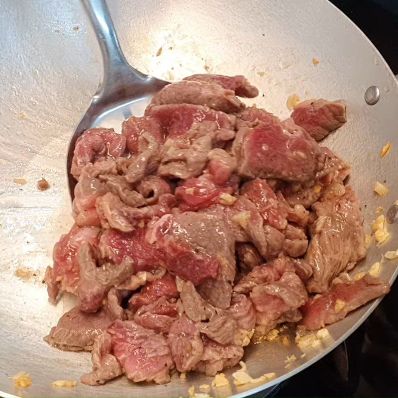 Step 3 Stir-fry beef and pineapple Pineapple beef stir-fry