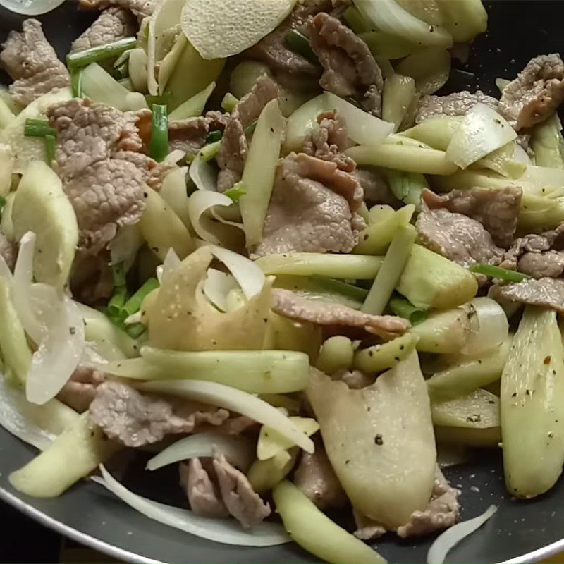 Step 3 Stir-fried beef with water lily Water lily stir-fried beef