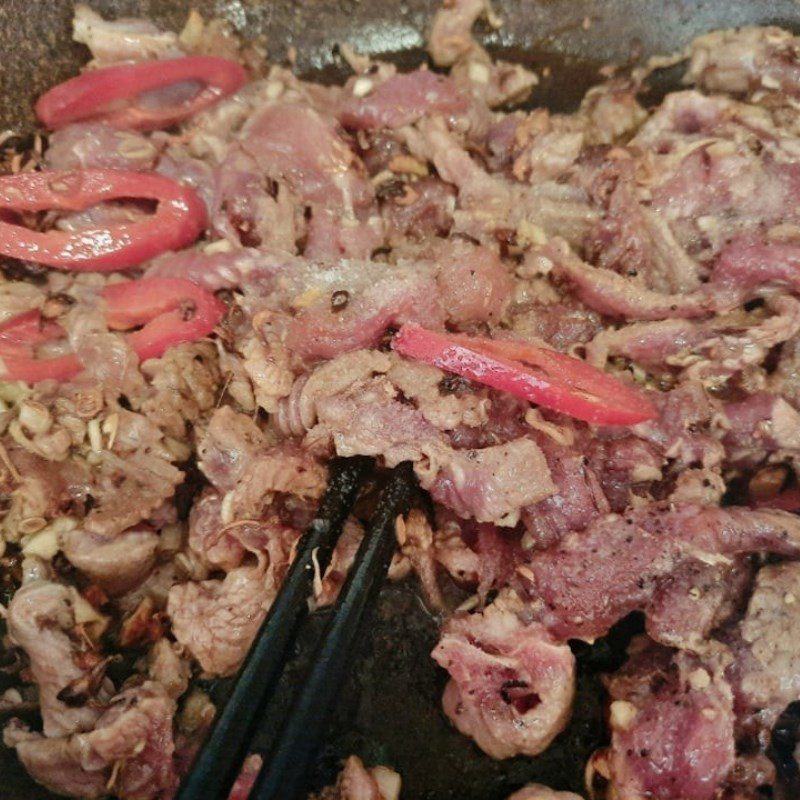 Step 4 Stir-fry lamb with lemongrass and chili Stir-fried lamb with lemongrass and chili