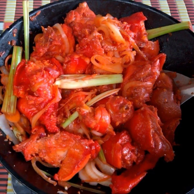 Step 3 Stir-fry the chicken Spicy bamboo shoot chicken hotpot