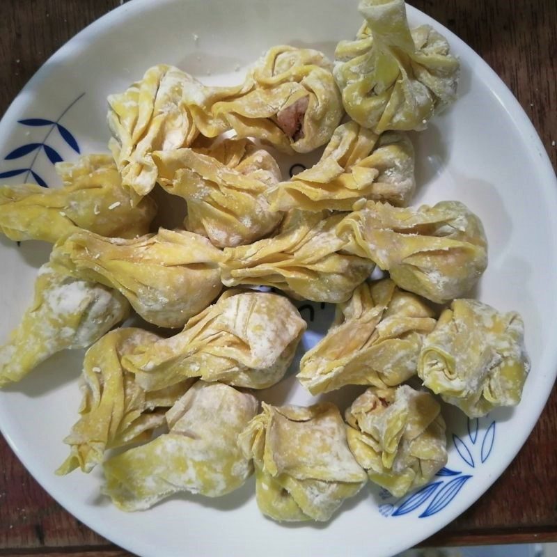 Step 3 Stir-fried pork Wonton noodles