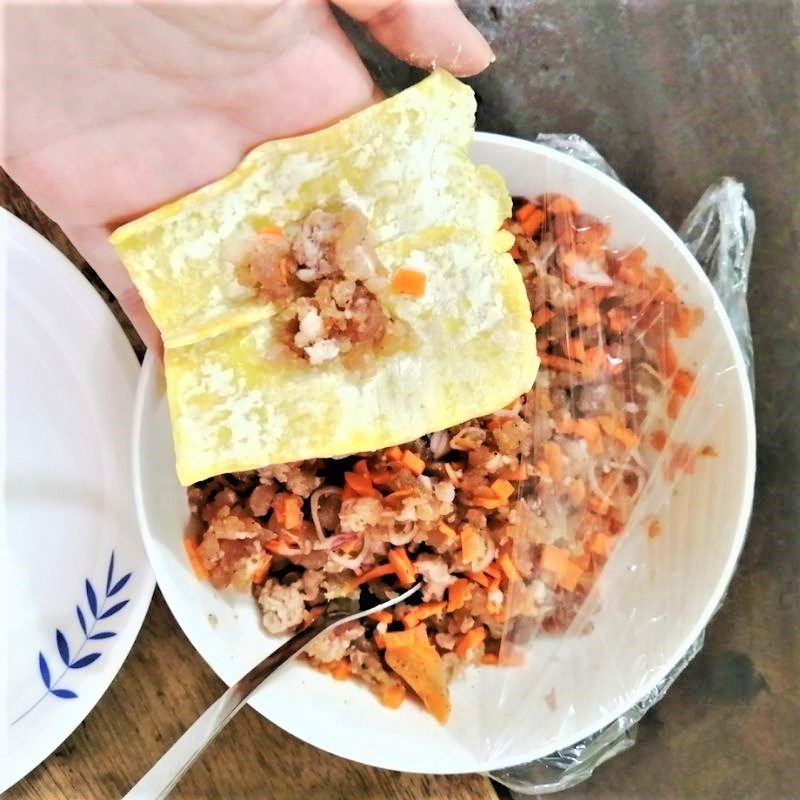 Step 3 Stir-fried pork Wonton noodles