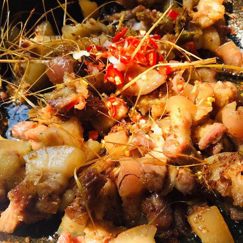 Step 4 Stir-fry Meat with Lemongrass and Chili Stir-fried Pork Belly with Lemongrass and Chili