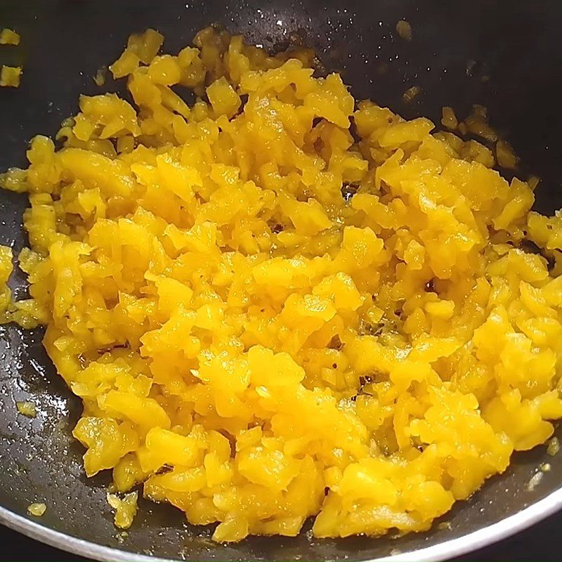 Step 3 Sautéing pineapple Shiitake mushrooms stewed with pineapple