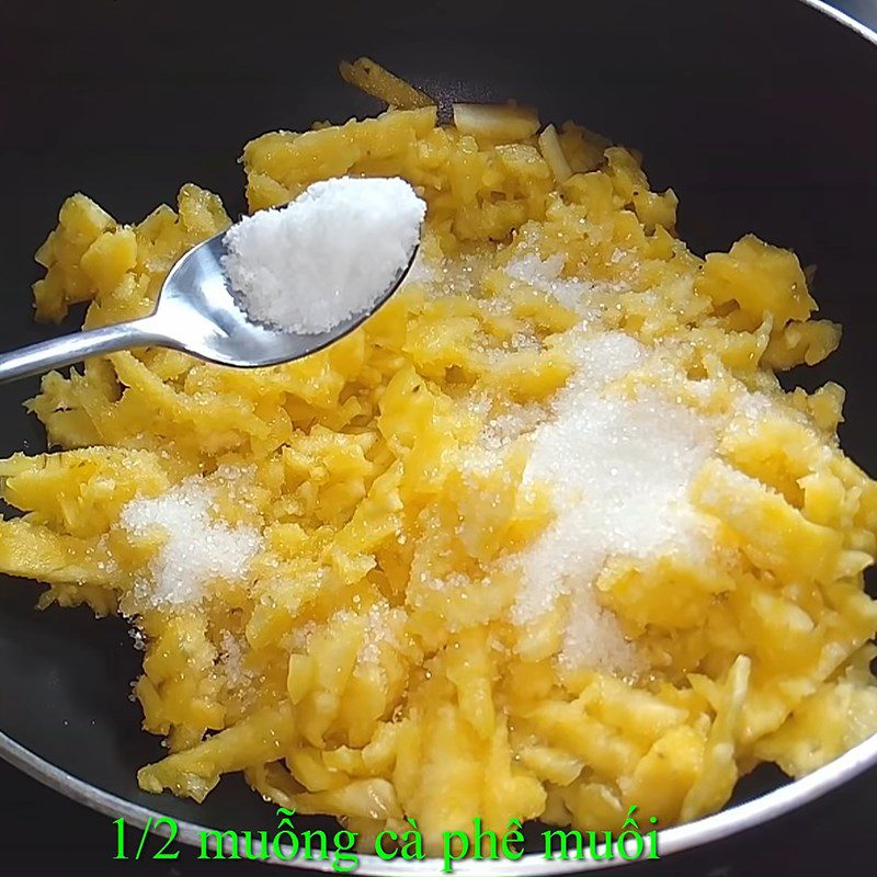 Step 3 Sautéing pineapple Shiitake mushrooms stewed with pineapple