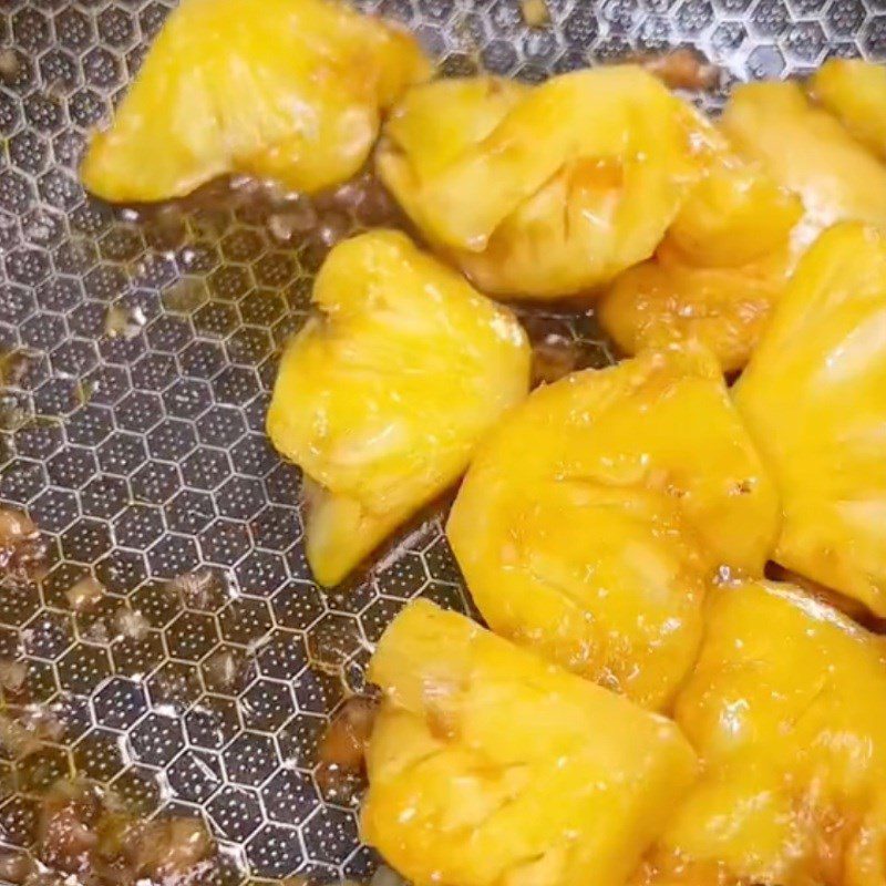 Step 3 Sautéing Pineapple Pineapple Braised Shiitake (Recipe shared by Tiktok Vegetarian Kitchen XANH)