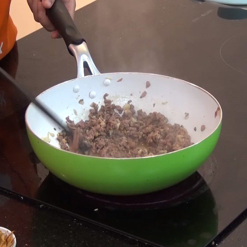 Step 5 Stir-fried chicken hearts Chicken heart porridge with lotus seeds