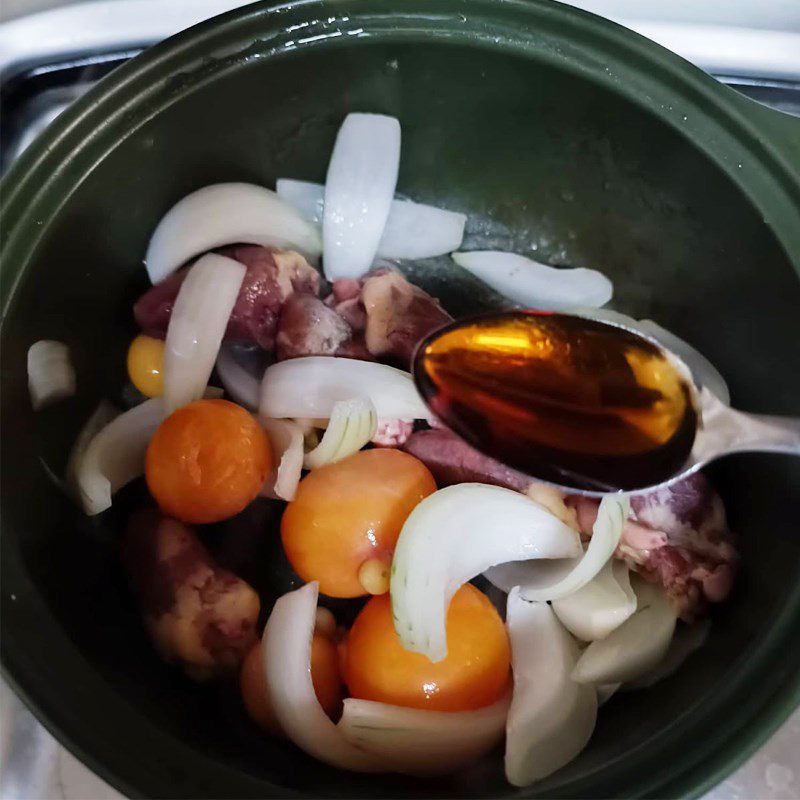 Step 2 Stir-fried heart and soft eggs Chicken heart porridge with lotus seeds (recipe shared by users)