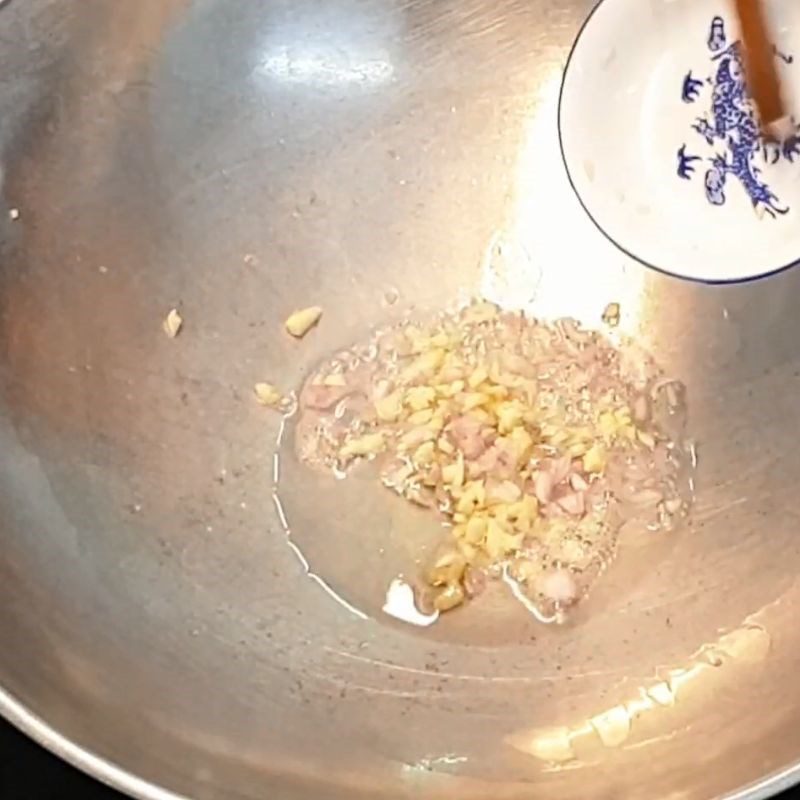 Step 3 Stir-fried shrimp Stir-fried shrimp and bamboo shoots