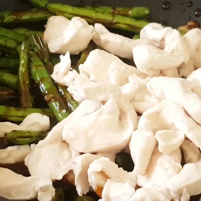 Step 5 Stir-fried chicken Chicken stir-fried with green beans