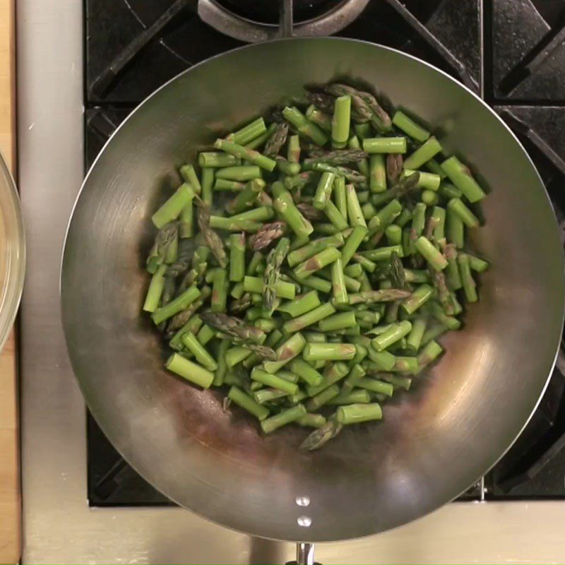 Step 3 Stir-fried chicken breast Chicken breast stir-fried with asparagus
