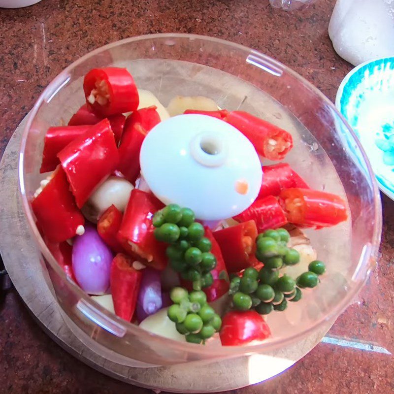 Step 2 Grind the ingredients for sun-dried beef