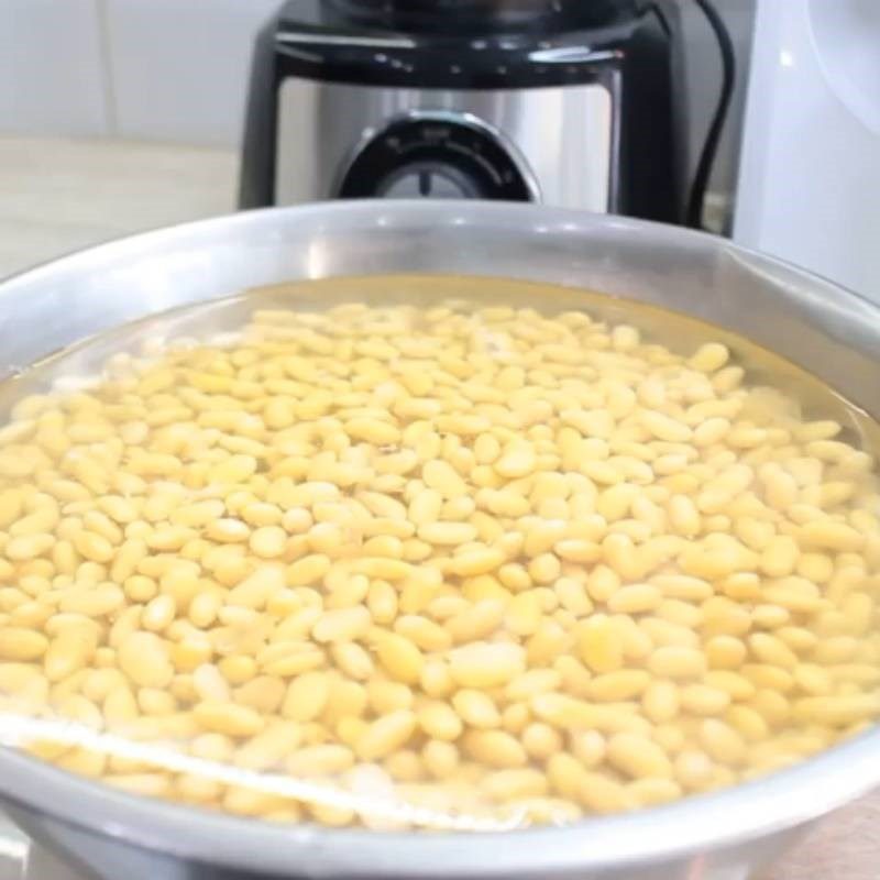 Step 1 Grinding soybeans Tofu with sour water