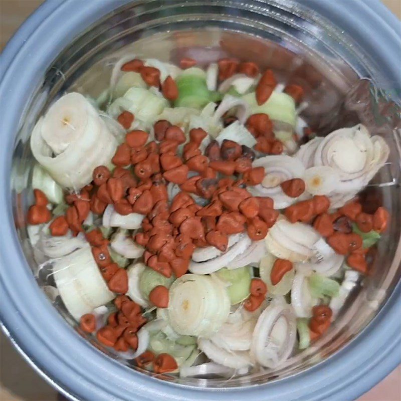 Step 2 Grind the marinade spices for dried deer