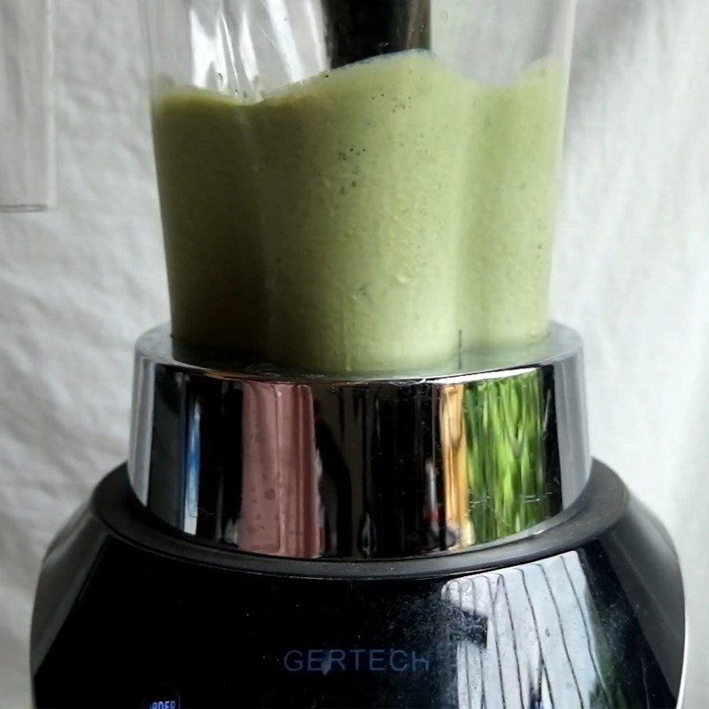 Step 1 Blend the mixture of ingredients for crushed ice matcha