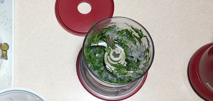 Step 2 Grind the filling mixture for Chive Cake