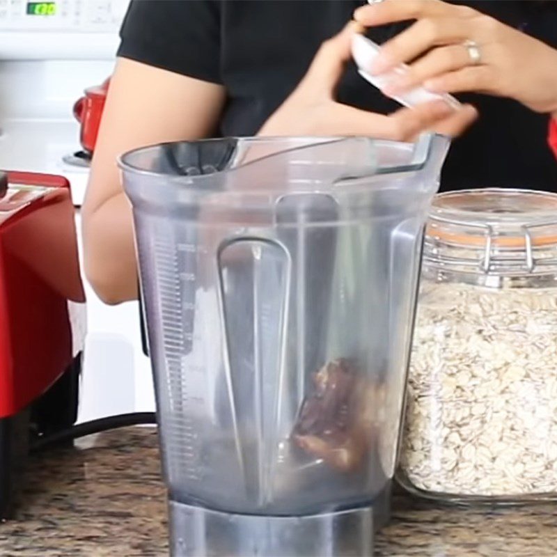 Step 1 Blend the oat mixture for Pure Oat Milk