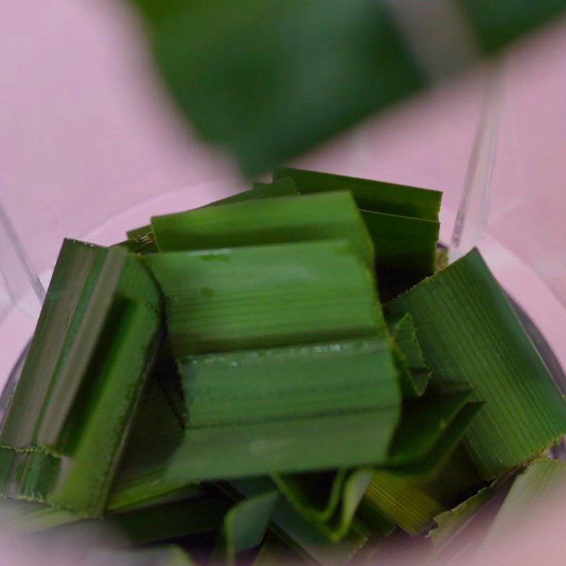 Step 1 Blend pandan leaves for Pineapple and Coconut Milk with fresh pandan leaves