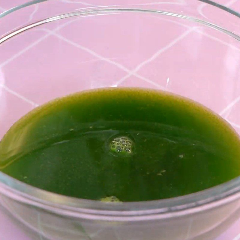 Step 1 Blend pandan leaves for Pineapple and Coconut Milk with fresh pandan leaves