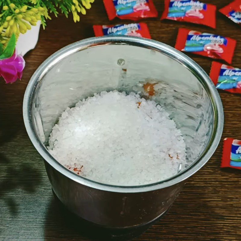 Step 1 Blend the strawberry candy balls Strawberry Ice Pop from Strawberry Candy